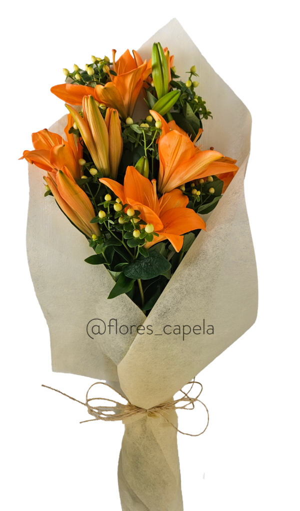 Bouquet de lirios con follaje de hypericum