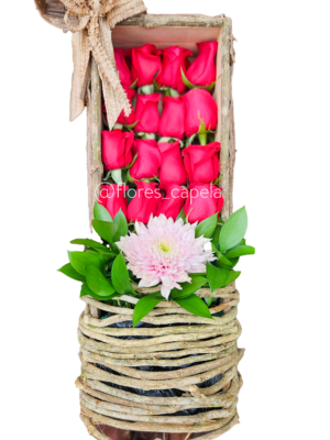 20240510_170655 (1)-EditLETRA Base rústica de rosas con follaje ruscus