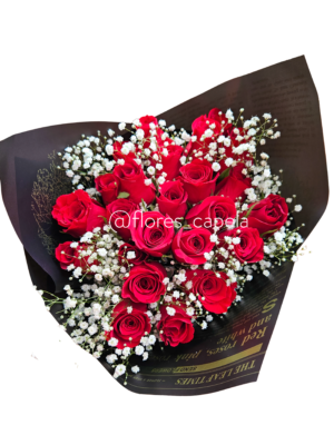 20250214_124145 Bouquet de rosas con gypsofilia