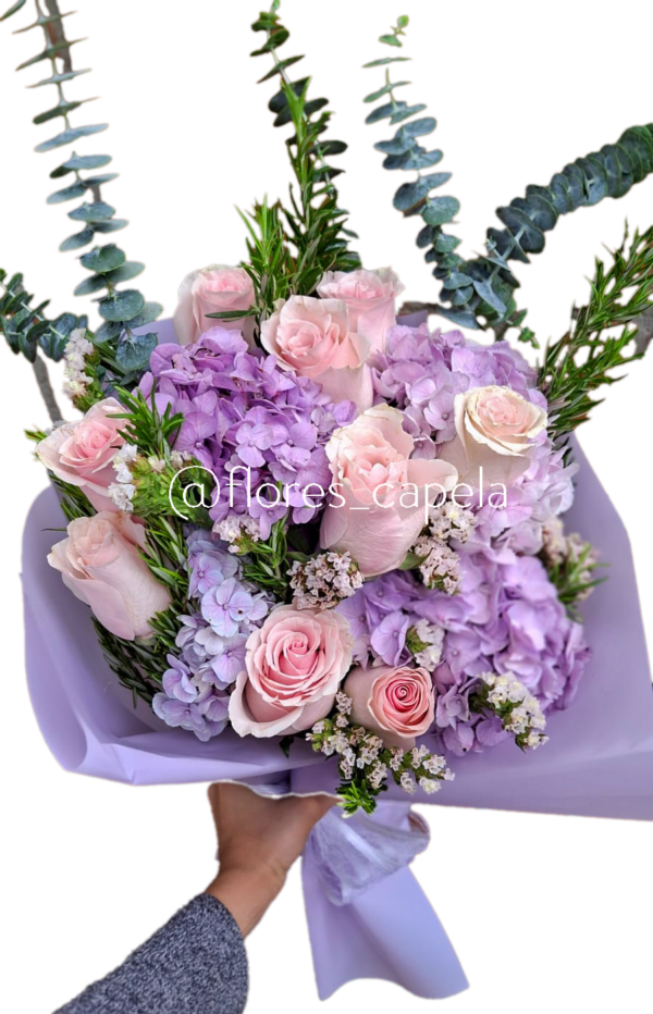 Bouquet de hortensias y rosas