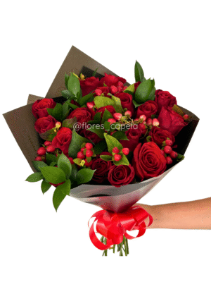 15 B12403 - Bouquet de rosas con follaje